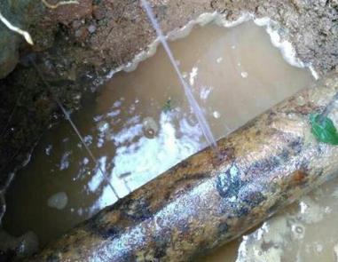 波密楼顶渗水维修公司分享下地暖漏水的原因及检测方法。